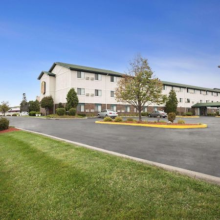 Отель Super 8 By Wyndham Milwaukee Airport Экстерьер фото