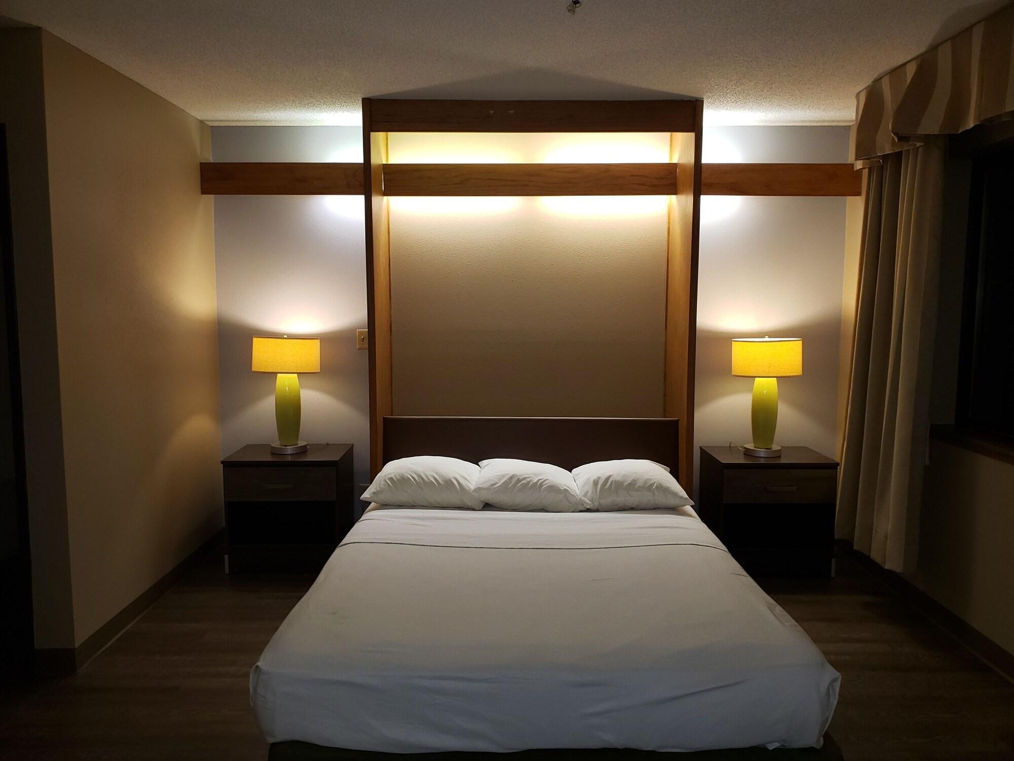 Отель Super 8 By Wyndham Milwaukee Airport Экстерьер фото