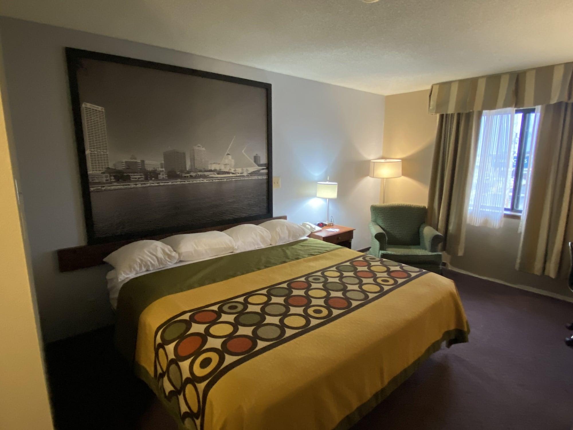 Отель Super 8 By Wyndham Milwaukee Airport Экстерьер фото