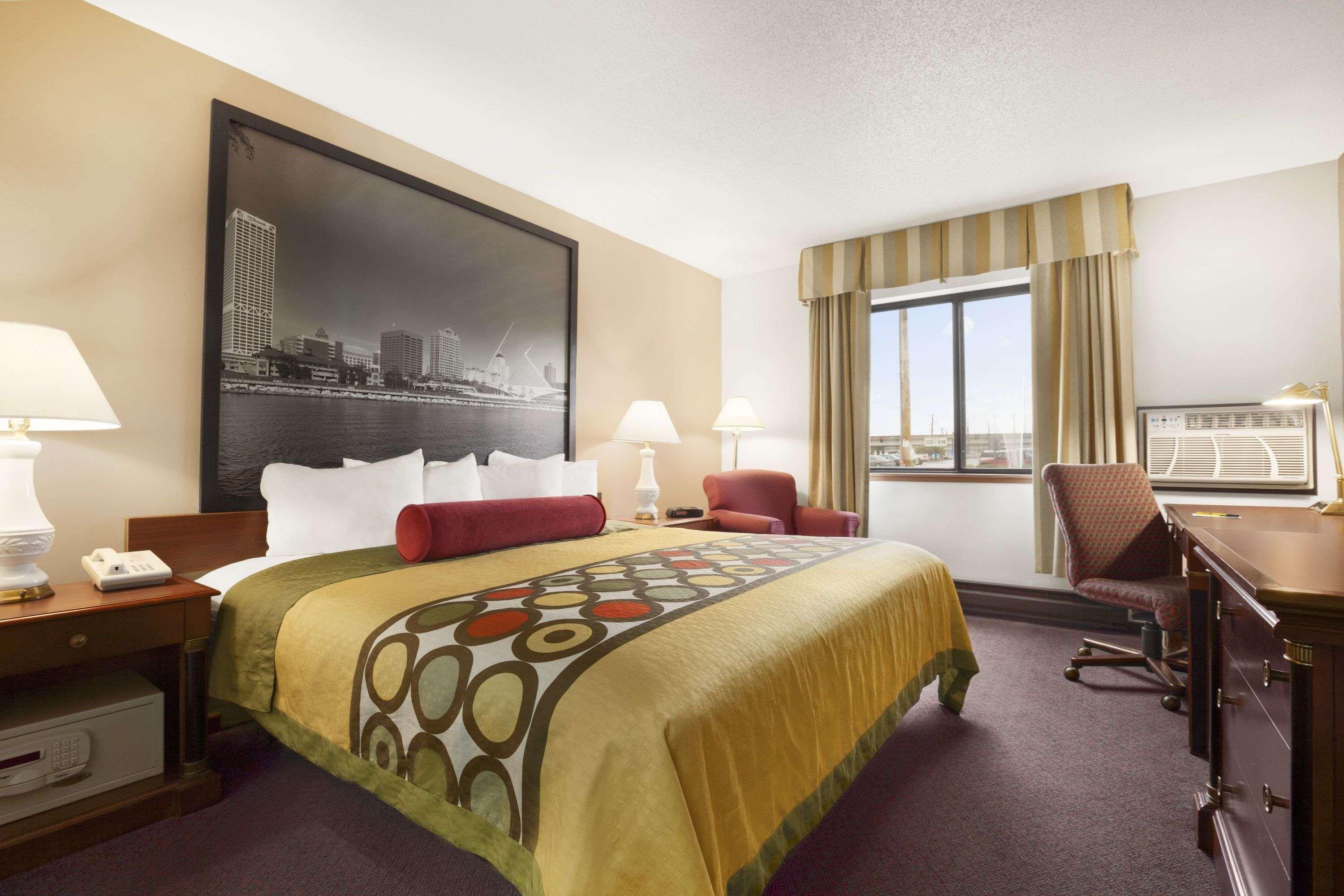 Отель Super 8 By Wyndham Milwaukee Airport Экстерьер фото