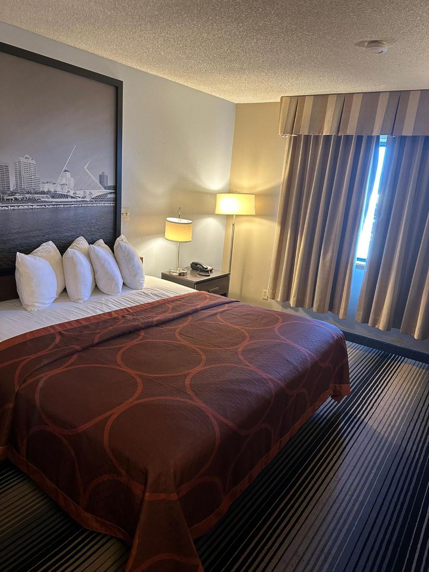 Отель Super 8 By Wyndham Milwaukee Airport Экстерьер фото